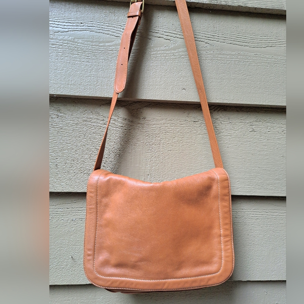 Hobo Saddle Style Tan Leather Crossbody Bag